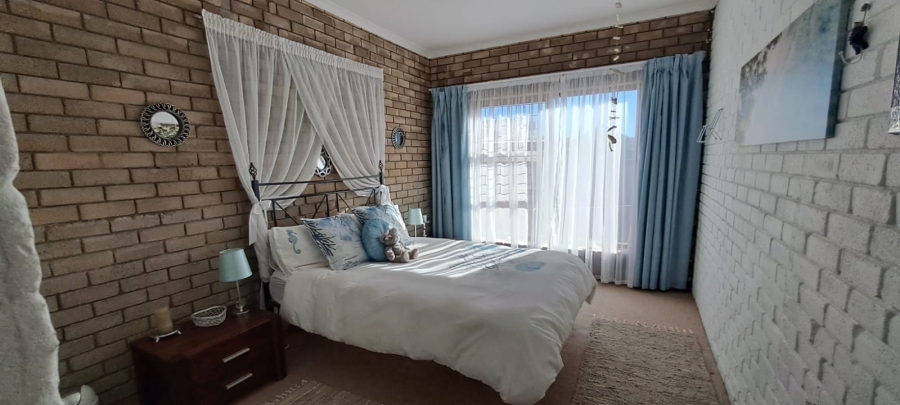 5 Bedroom Property for Sale in Britannia Bay Western Cape